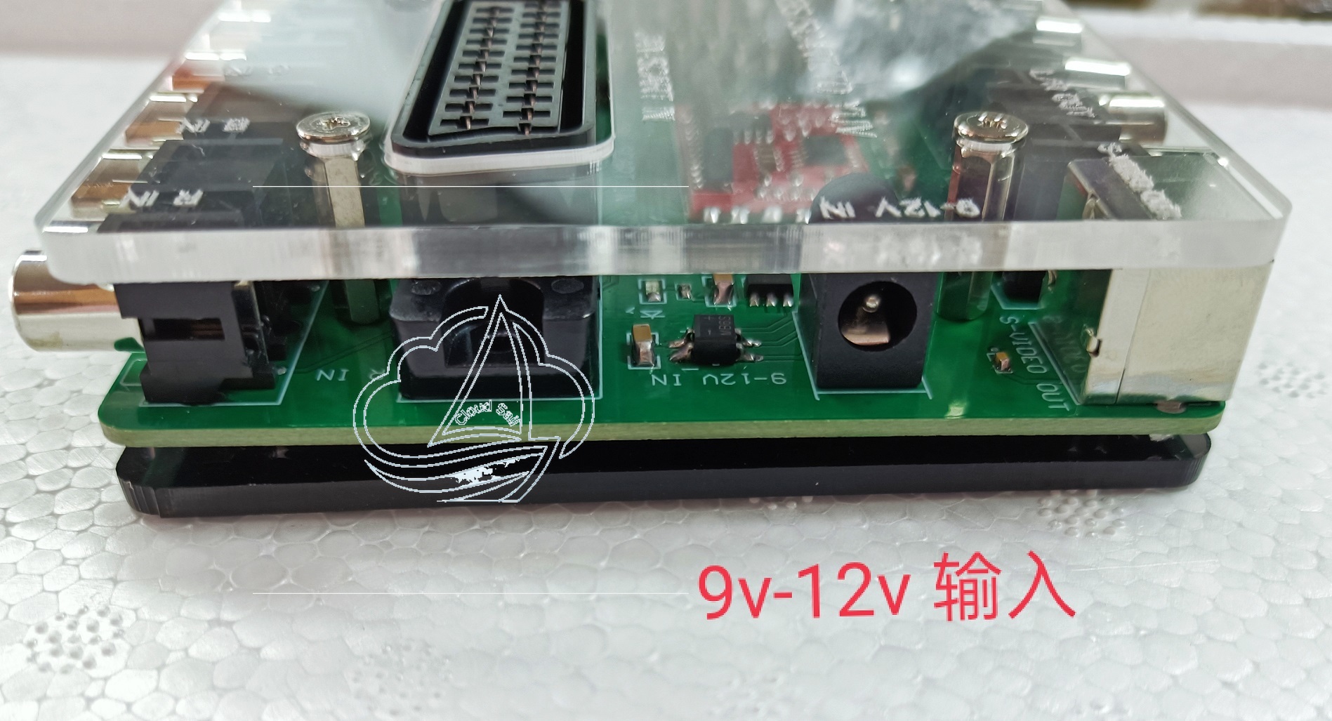Gaming Console High Quality - Высококачественный адаптер RGBS/SCART в компонент YCbCr/S-видео